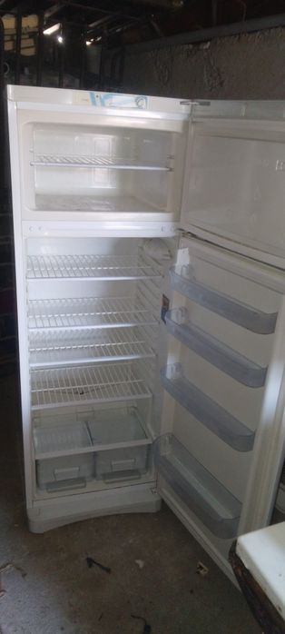 Продаётся холодильник Индизит