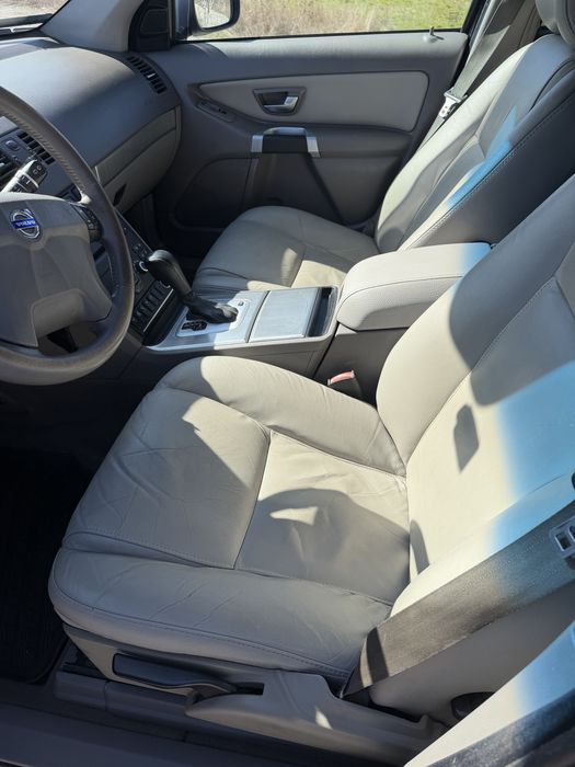 Продава Volvo XC90