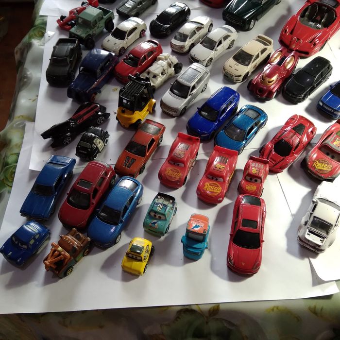 Продам модельки машинок