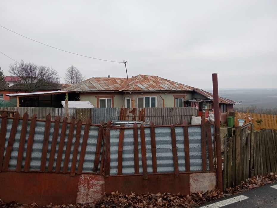 vand casa batraneasca
