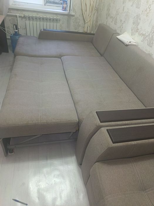 Диван угловой и кресло
