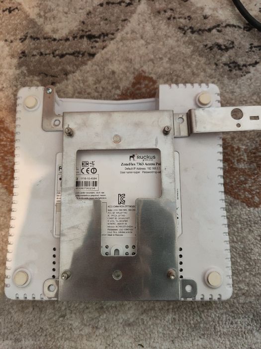 Vând Ruckus ZoneFlex 7363 Access Point