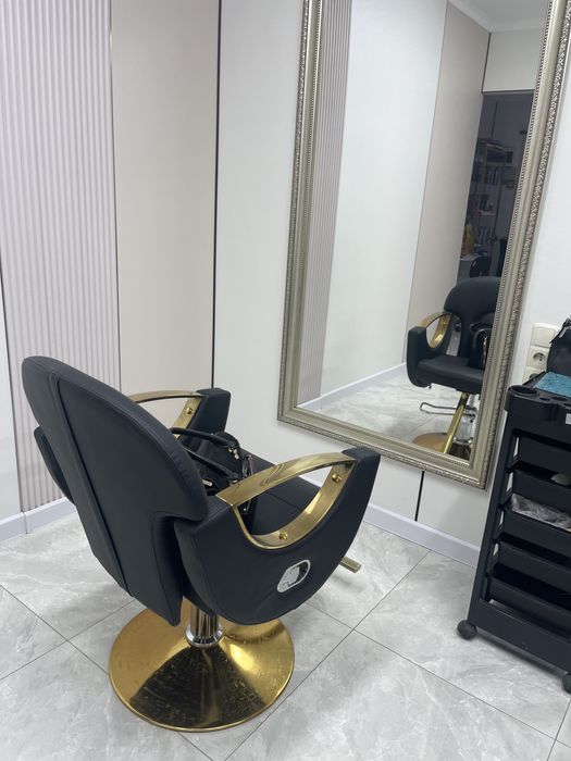 Сдам парикмахерское кресло