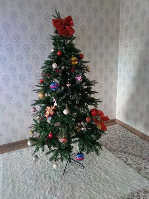 Ёлка искуственная