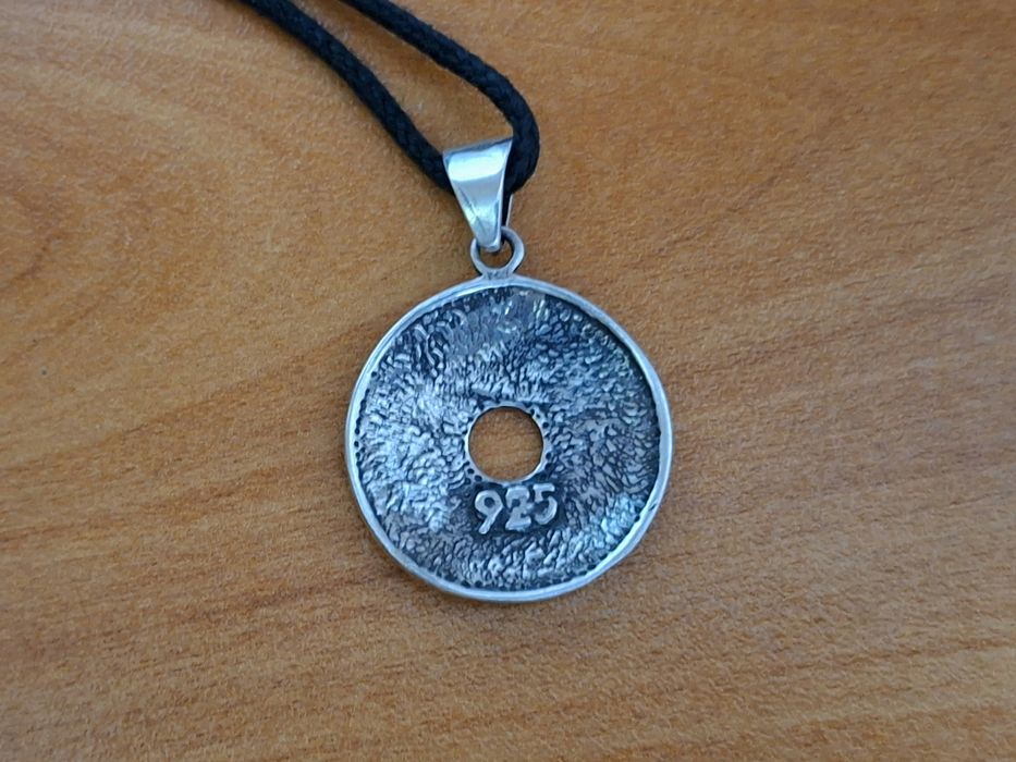 Сребърен медальон