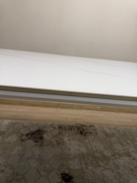 Стол в гостинную кухню