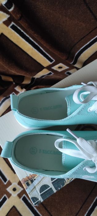 Продам кеды новые