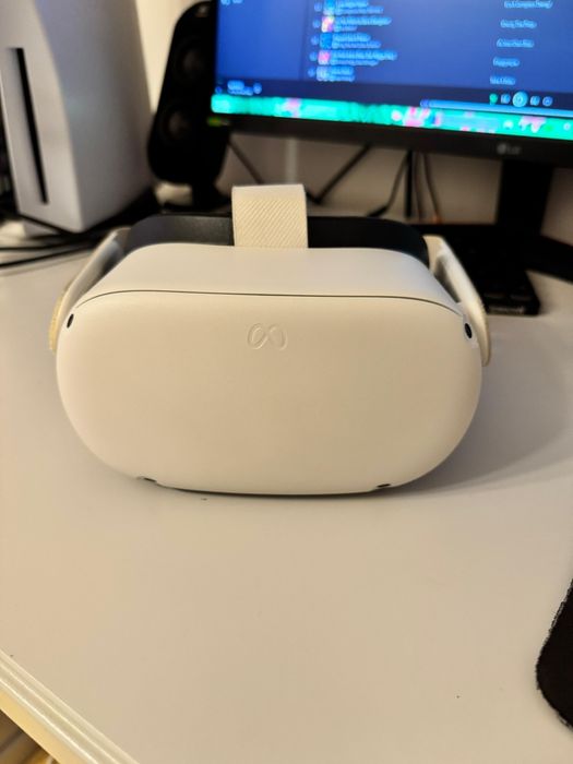 Vând Meta Quest2