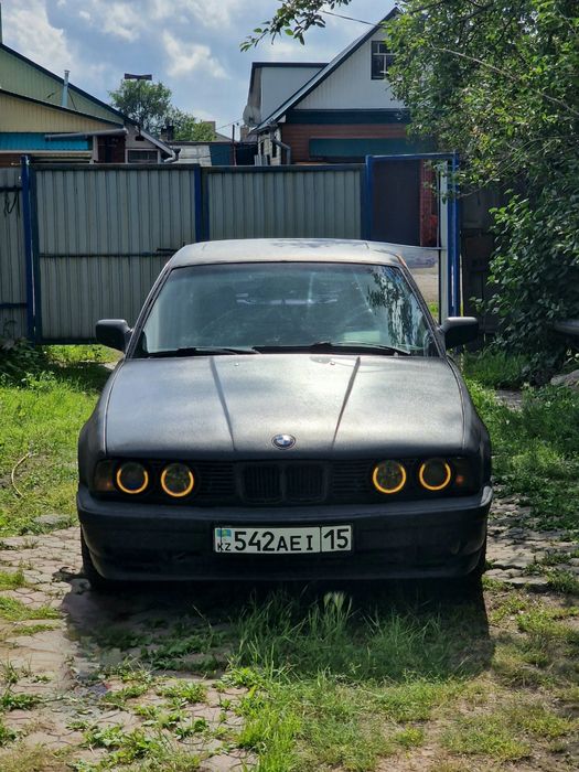 BMW E34 2 литра    .