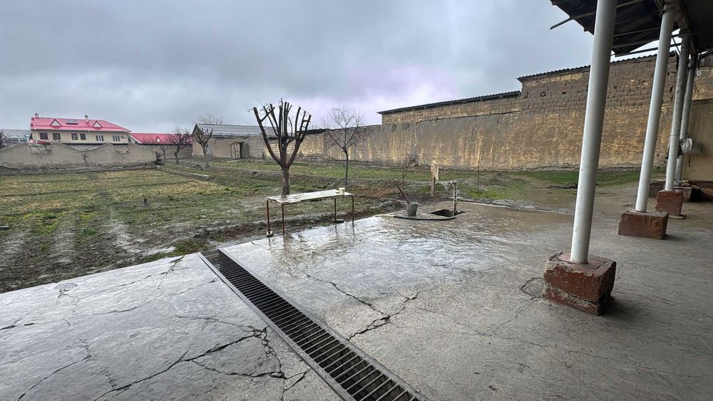 Egasi Tomonidan - Asosiy Yo'lda Hovli Uyi