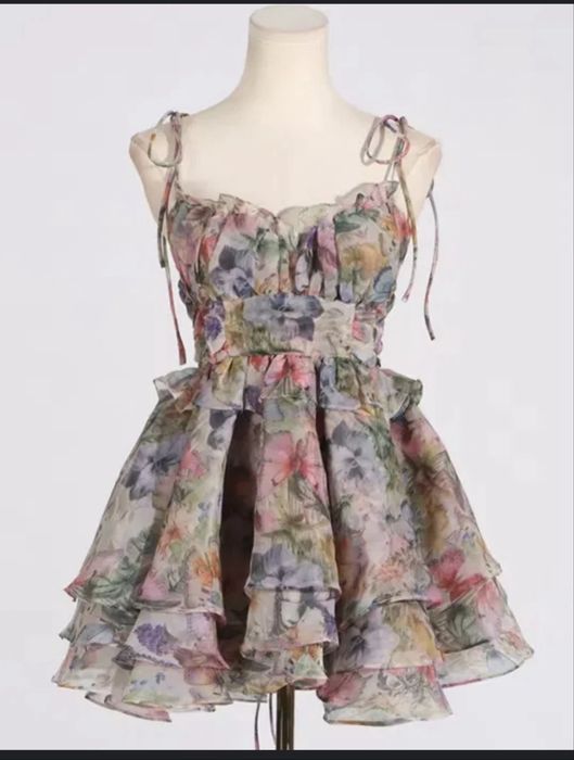 Коктейлна рокля.