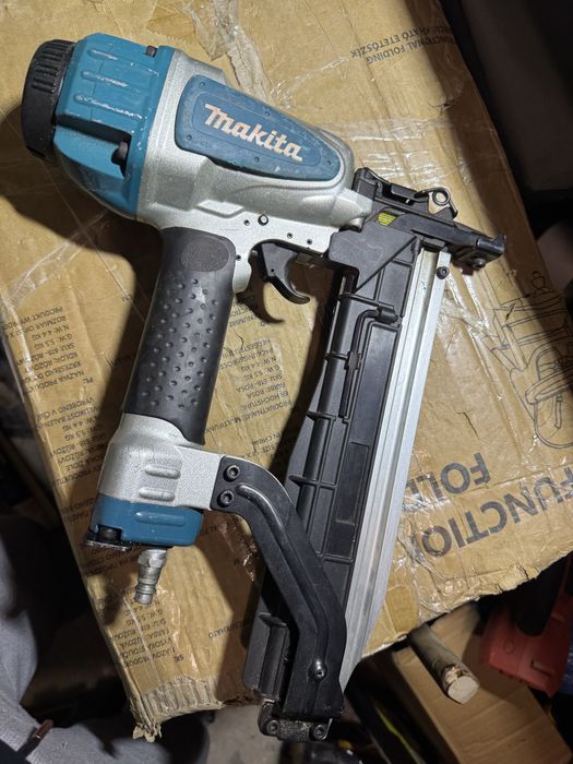 Pistol de capsat  pe aer Makita AT1150A