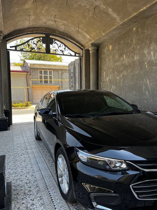 Malibu moshina sotiladi