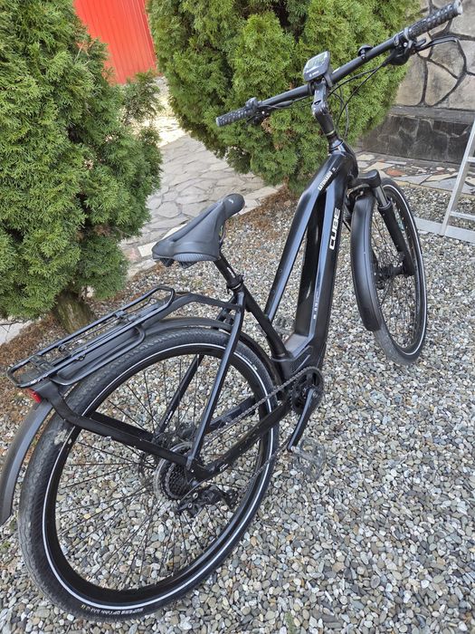 Vând bicicleta electrica cube