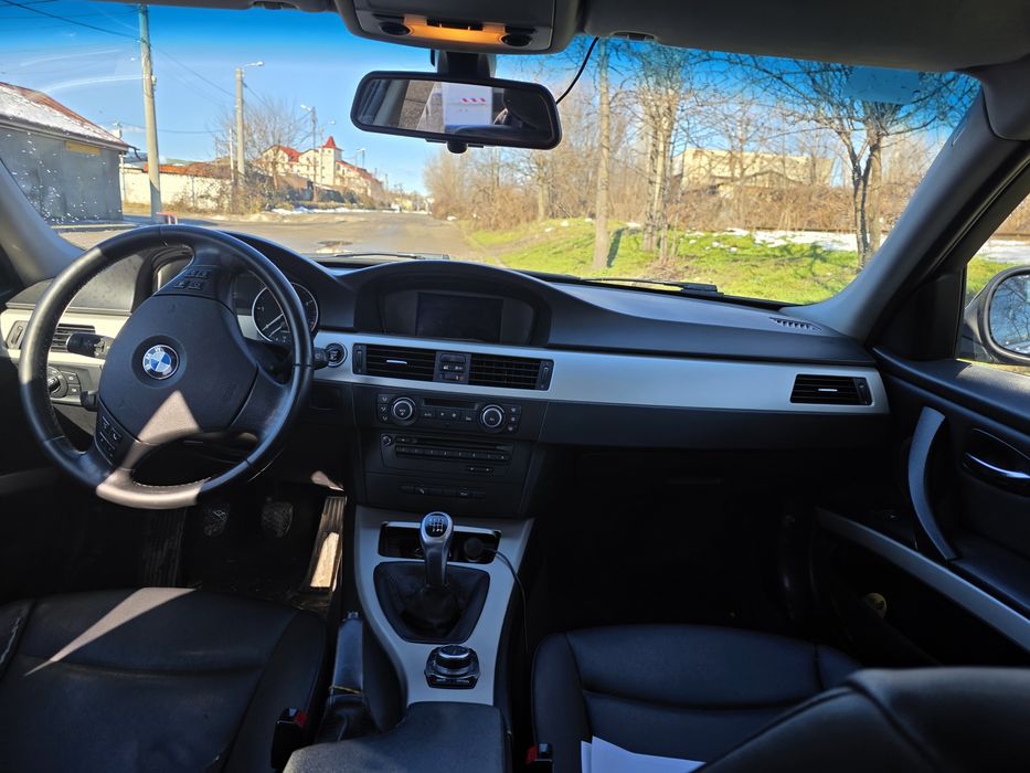 BMW SERIA 3 318D an 2011