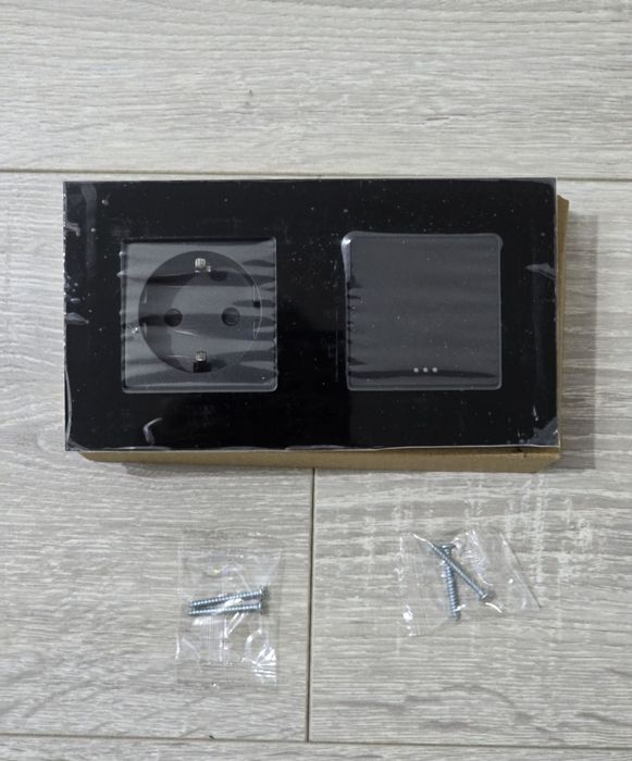 Priză Schuko + întrerupător sticlă – 1 slot, 1 cale – negru