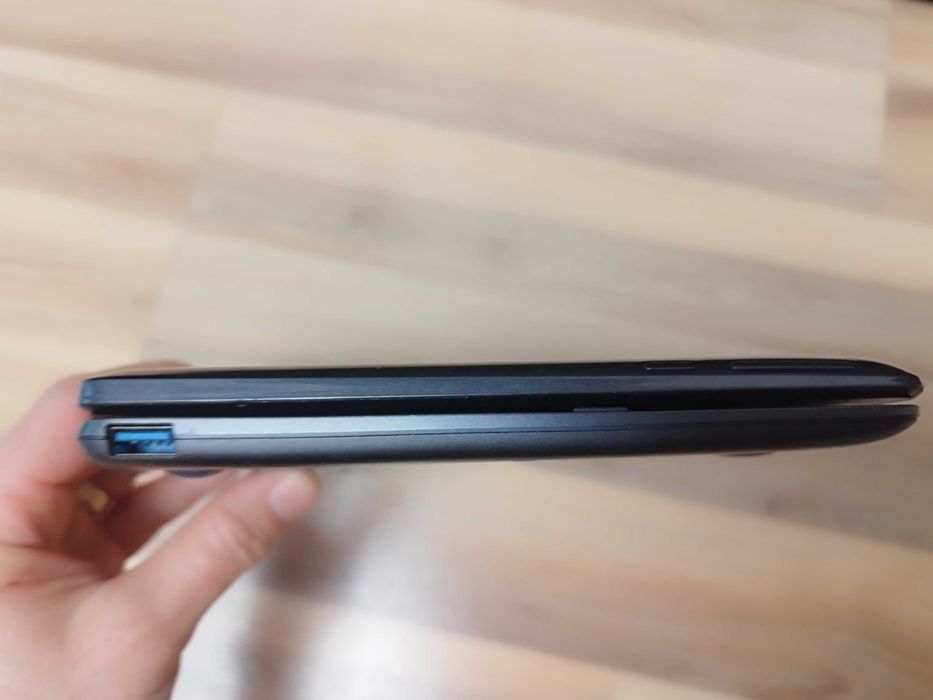 ASUS Transformers Book T100TA, dispozitiv 2-în-1 (tableta) touchscreen