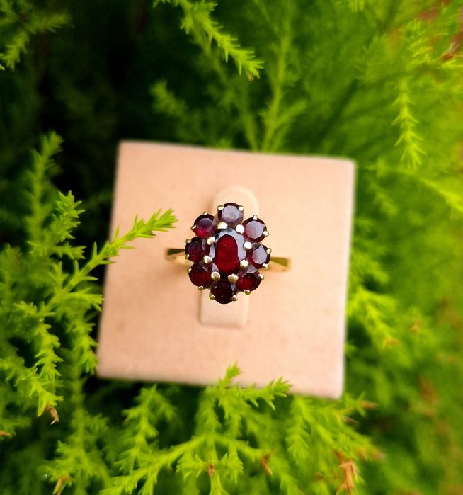 Inel din aur de 18K cu granate naturale