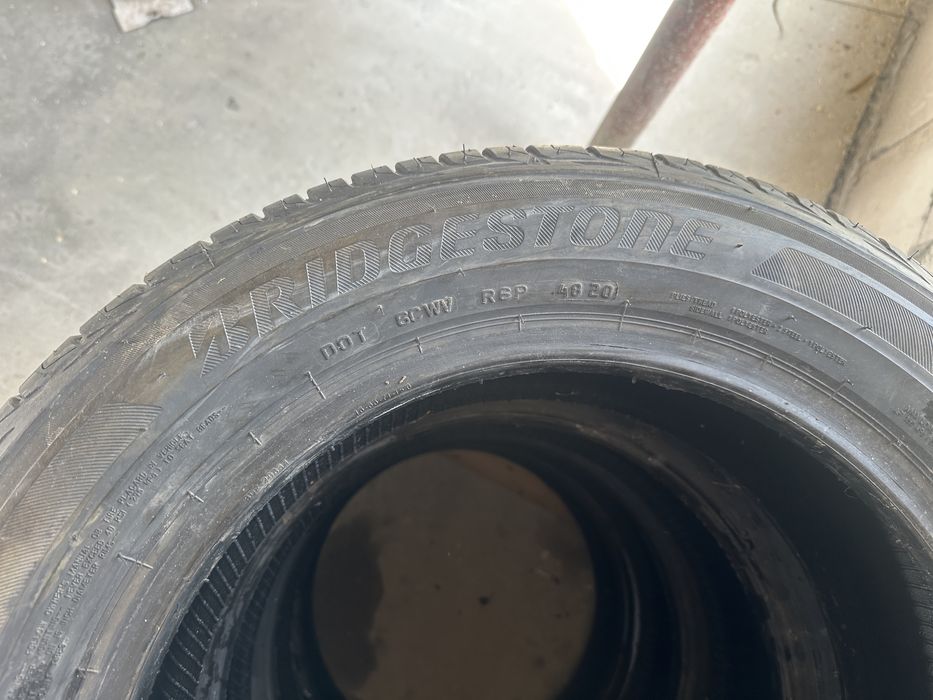 Vând caucicuri Bridgestone 195/60 r 16