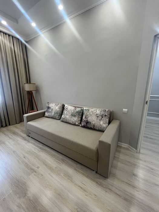 Диван с подушками в комплекте