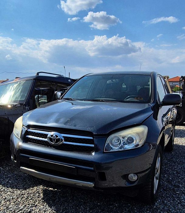 Toyota Rav 4 pentru dezmembrat.