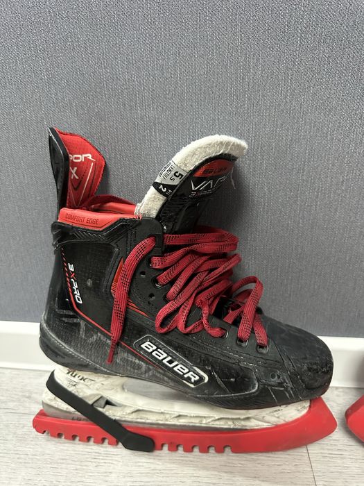 Продам профессиональные хоккейные коньки Bauer 3x Pro