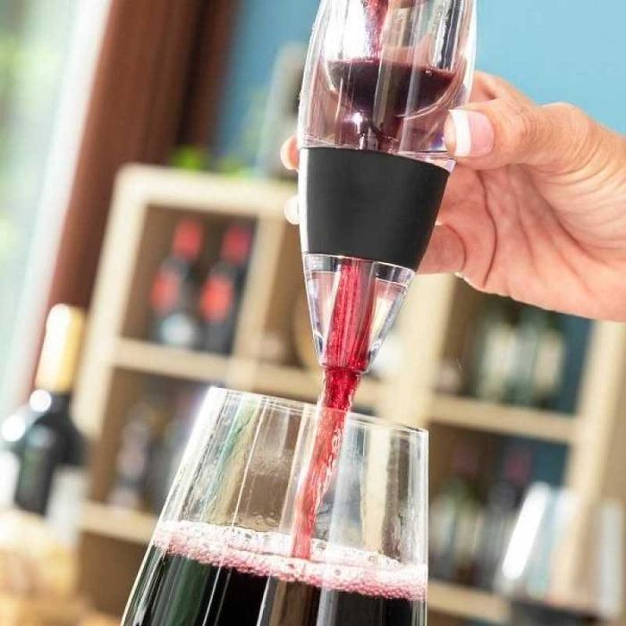 Set decantare include aerator de vin cu filtru stand si husa transport