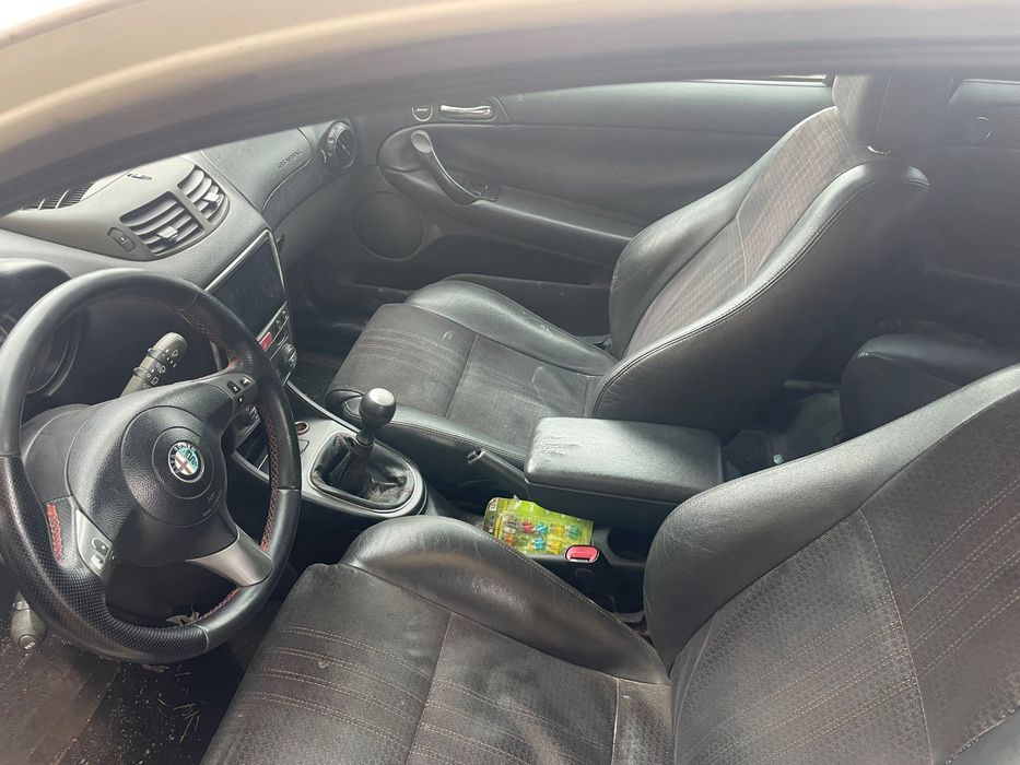 Vând Alfa Romeo 147