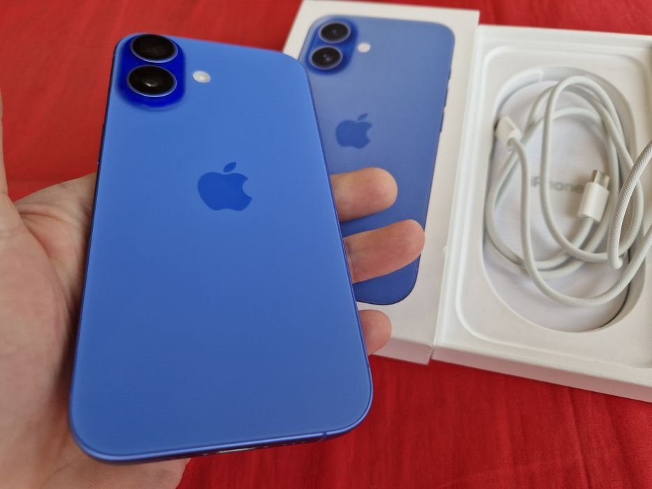 -Iphone 16, ca Nou, 128Gb, 8Ram, 137 cicluri incarcare, folosit 3 luni