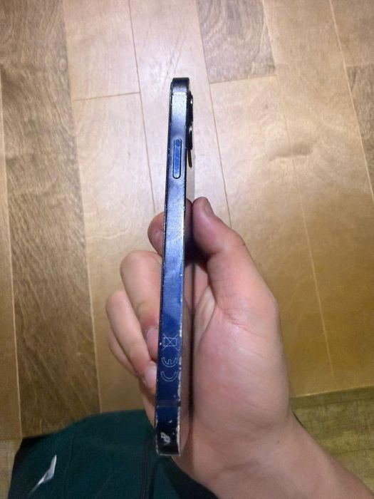 Айфон 12 сатылады