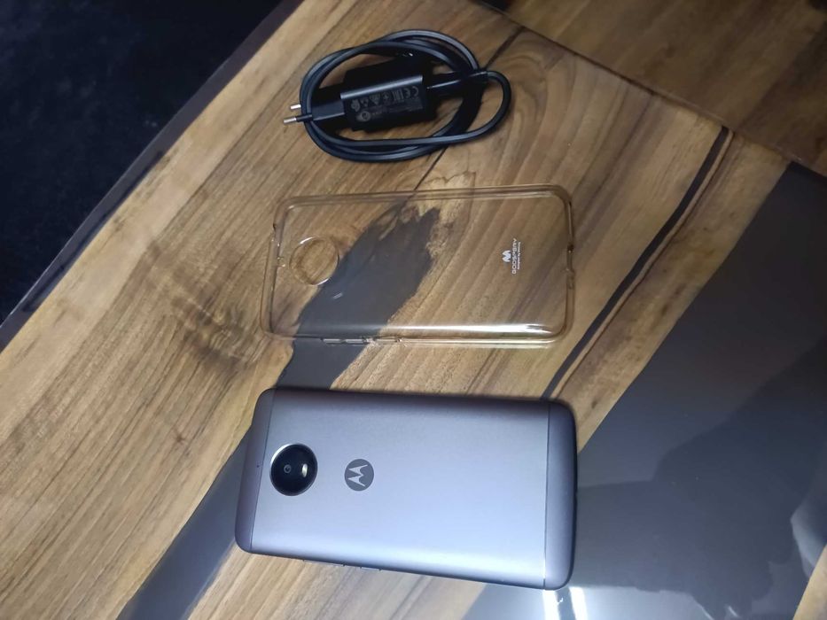 Смартфон Motorola 04 plus!здрав и запазен-много добър!И НОКИЯ също!