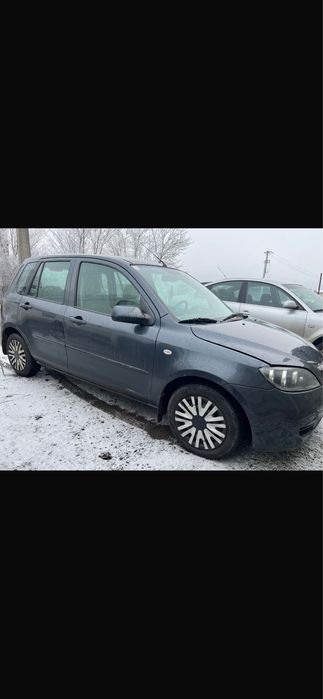 Inchiriez mazda 2