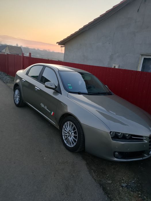 Vând Alfa Romeo 159