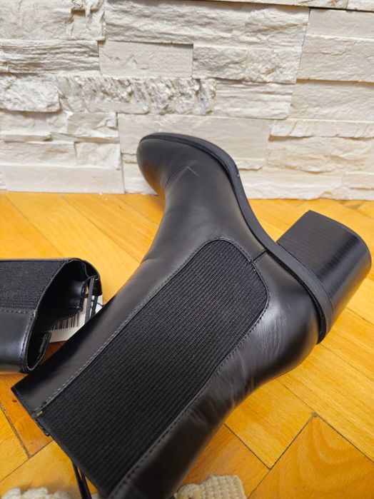 Cizme ZARA noi cu eticheta