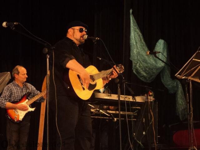 Dj + певец Музика за Вашият празник. Разполагам с опция певица