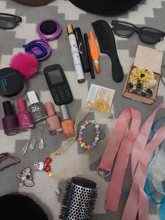 Продам мелочь для девочек! За всё.