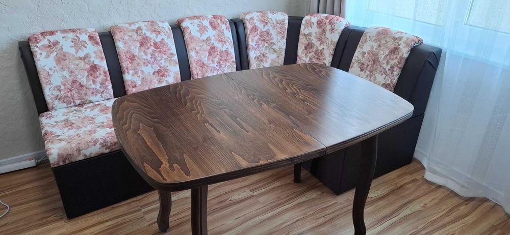 Разтегателна трапезна маса