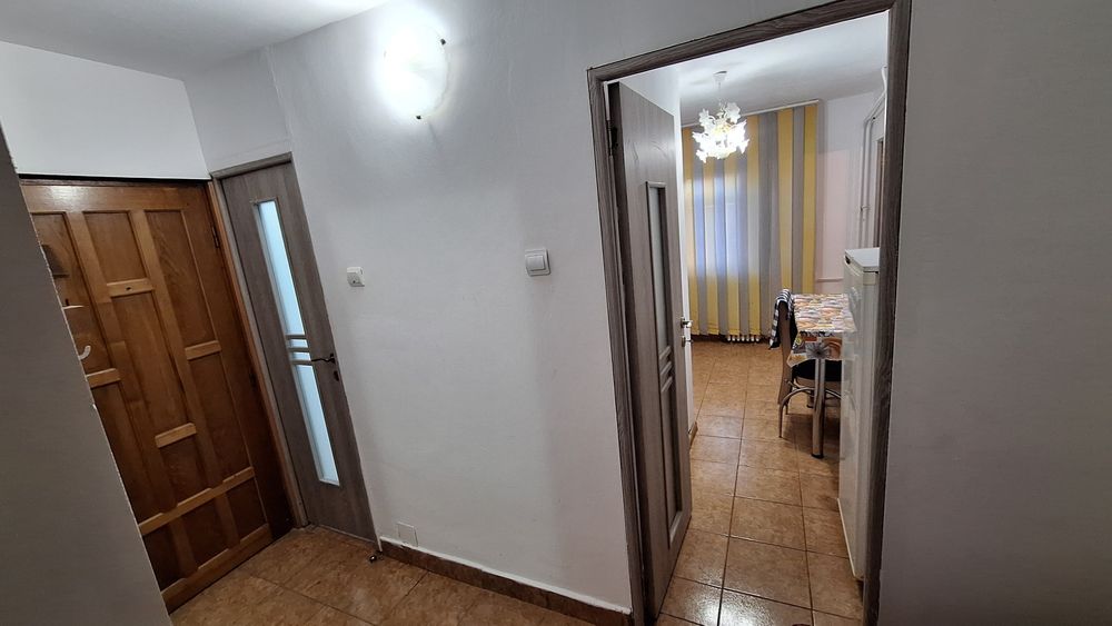 Închiriez apartament 2 camere Piața Meva
