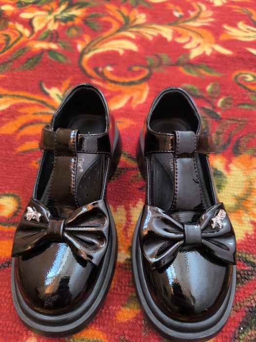 Туфли на девочку в школу
