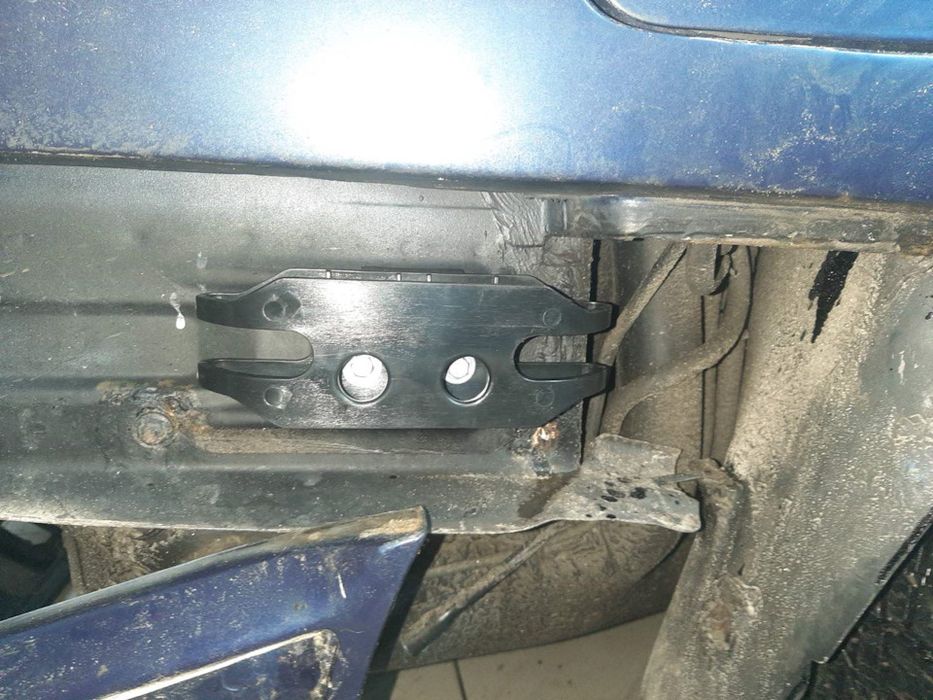 Крепление заднего бампера на БМВ Е34