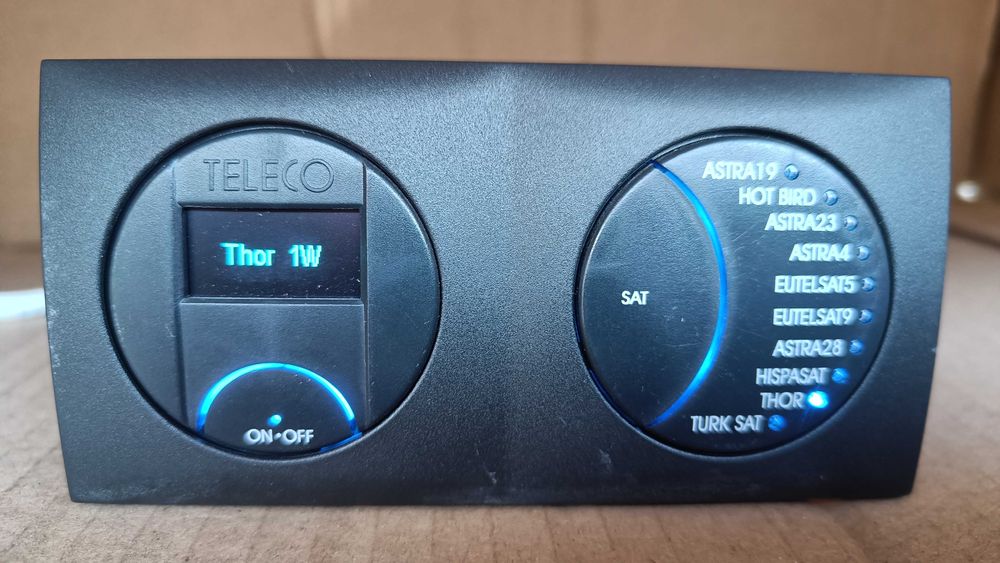 Antena satelit automata marca Teleco model Telesat.