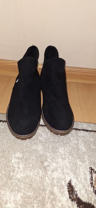 Botine nr 41 elegant,piele intoarsa