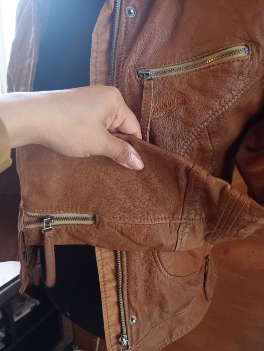 Кожено яке дамско