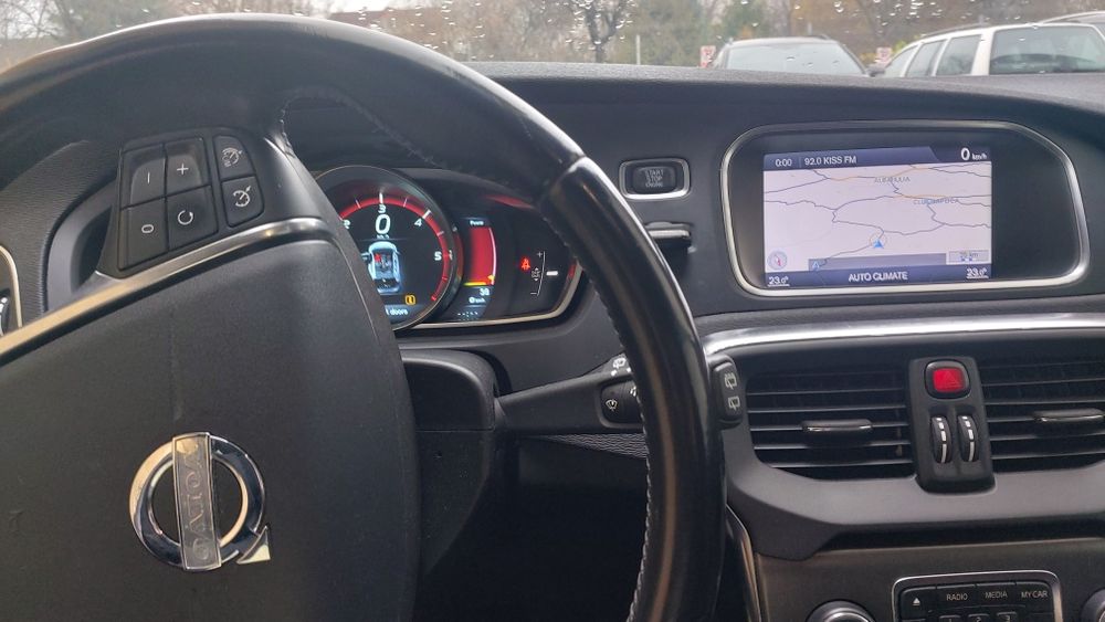 VOLVO V40 an fabricație2014 cu volan pe partea stângă.