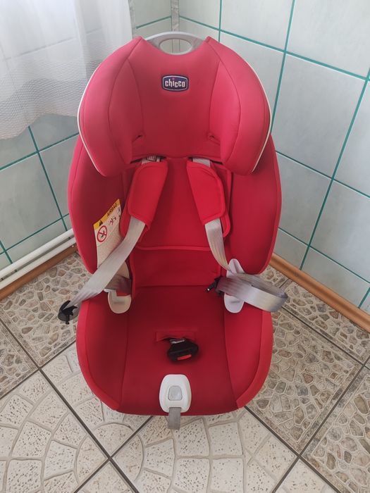 Vand scaun Chicco Seat Up, in stare foarte buna. Husele au fost spalat