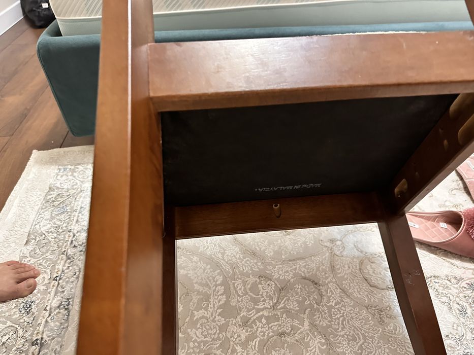 Продаю стулья 4 шт дерево