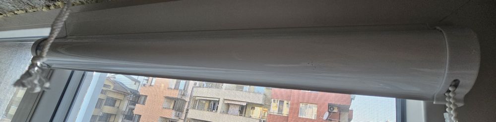 Щори ден и нощ. Ширина 53см. Дължина 158см.
Цвят - преливащо сиво.