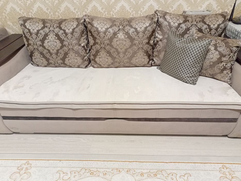 Продам диван с креслом.