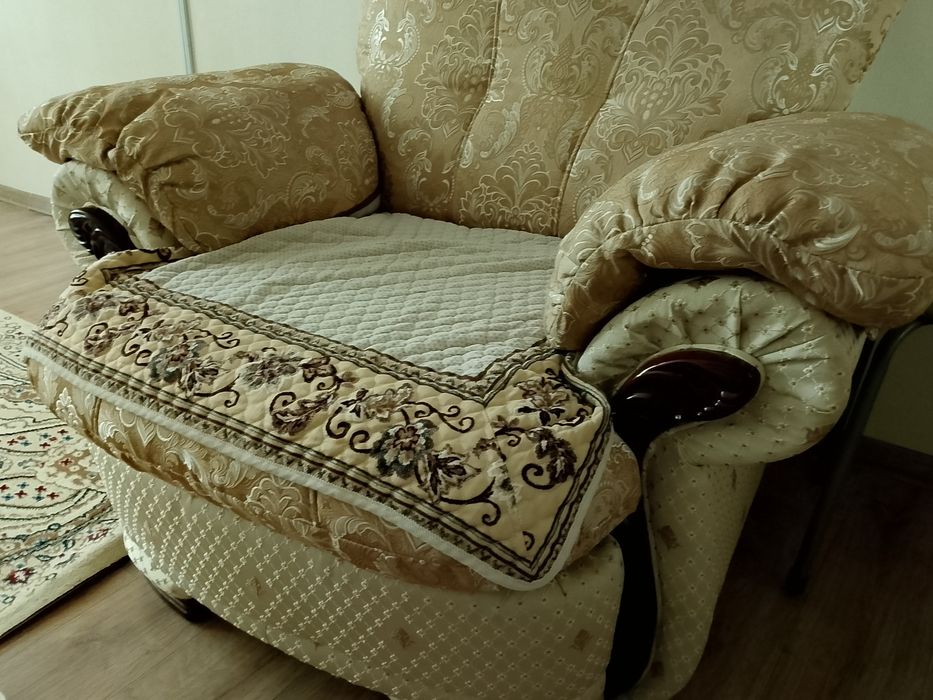 Срочно продается диван с креслами Шатура