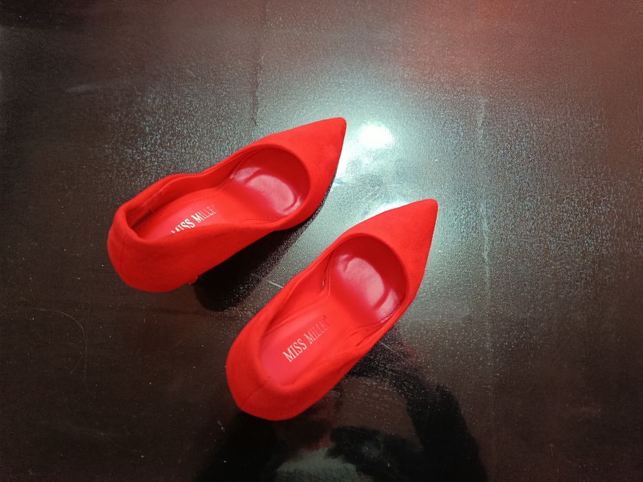 Замшевые туфли на шпильке